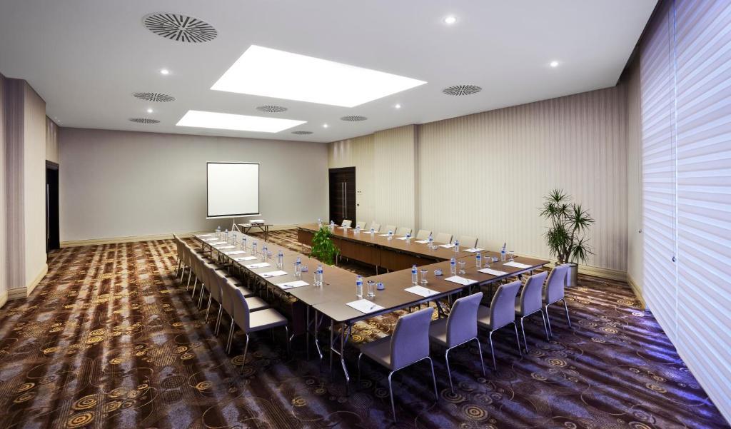 Istanbul Gonen Hotel Extérieur photo Meeting room
