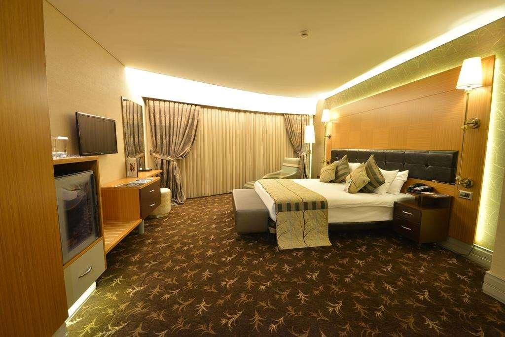 Istanbul Gonen Hotel Extérieur photo A room at the hotel