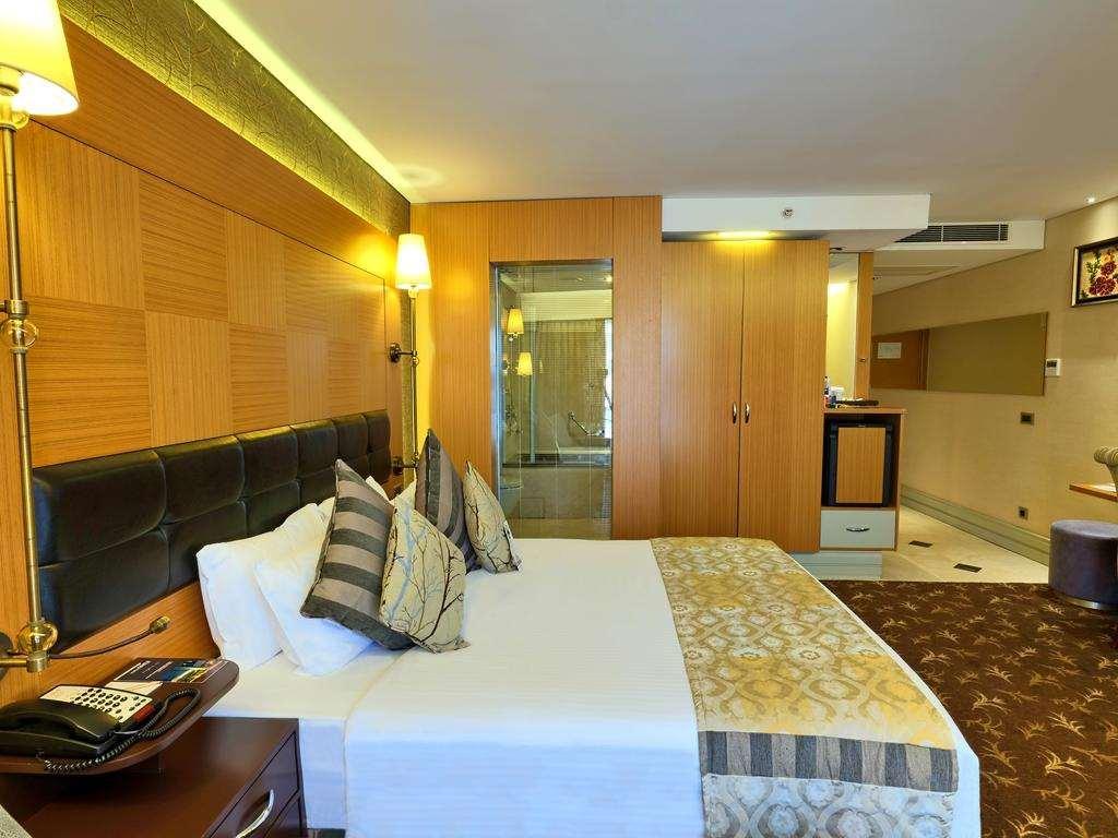 Istanbul Gonen Hotel Extérieur photo A room at the hotel