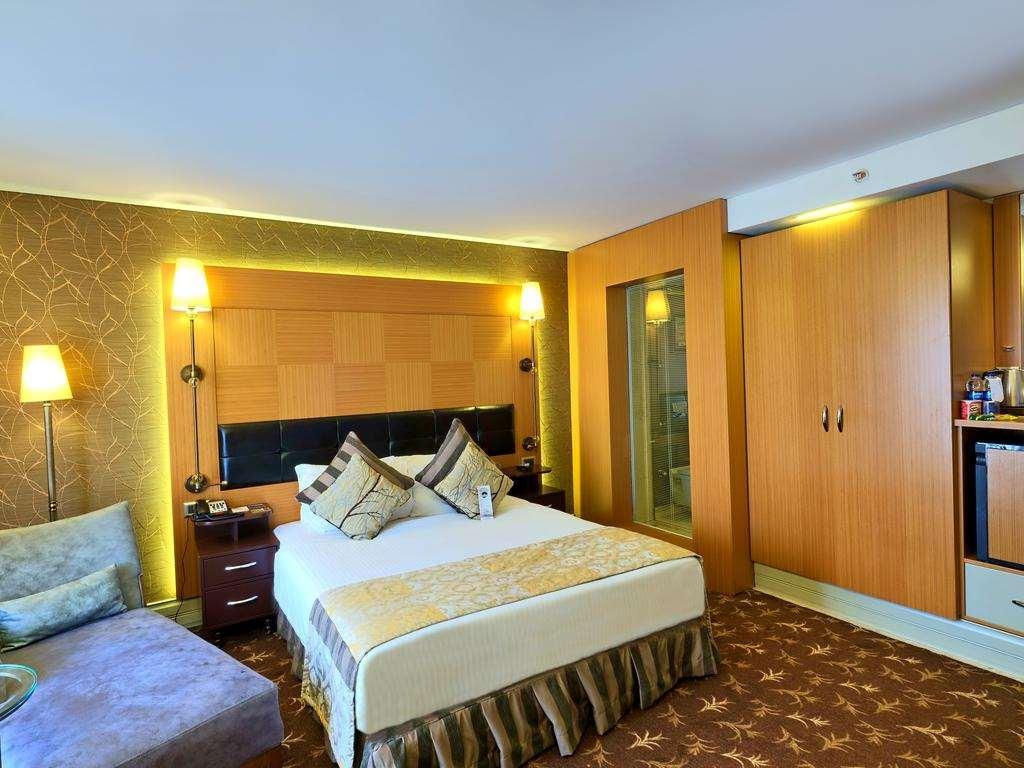 Istanbul Gonen Hotel Extérieur photo A room at the hotel