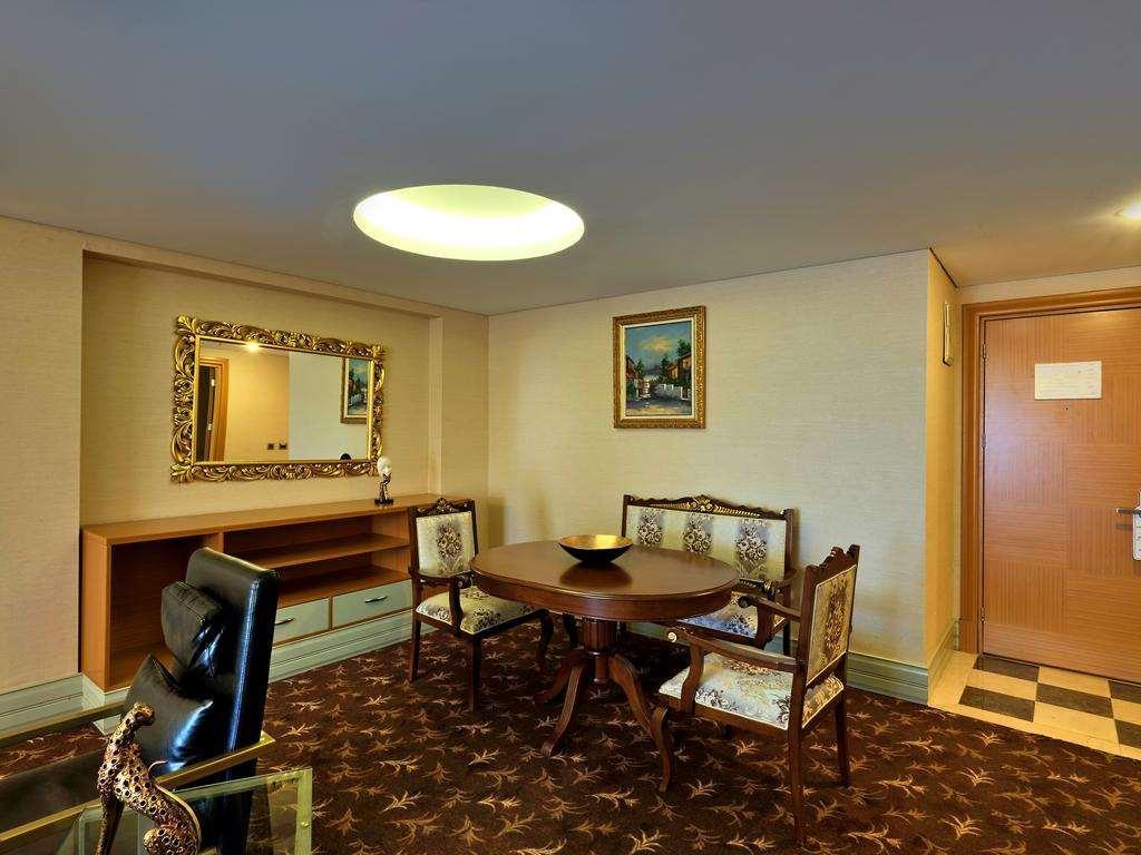 Istanbul Gonen Hotel Extérieur photo A room at the hotel