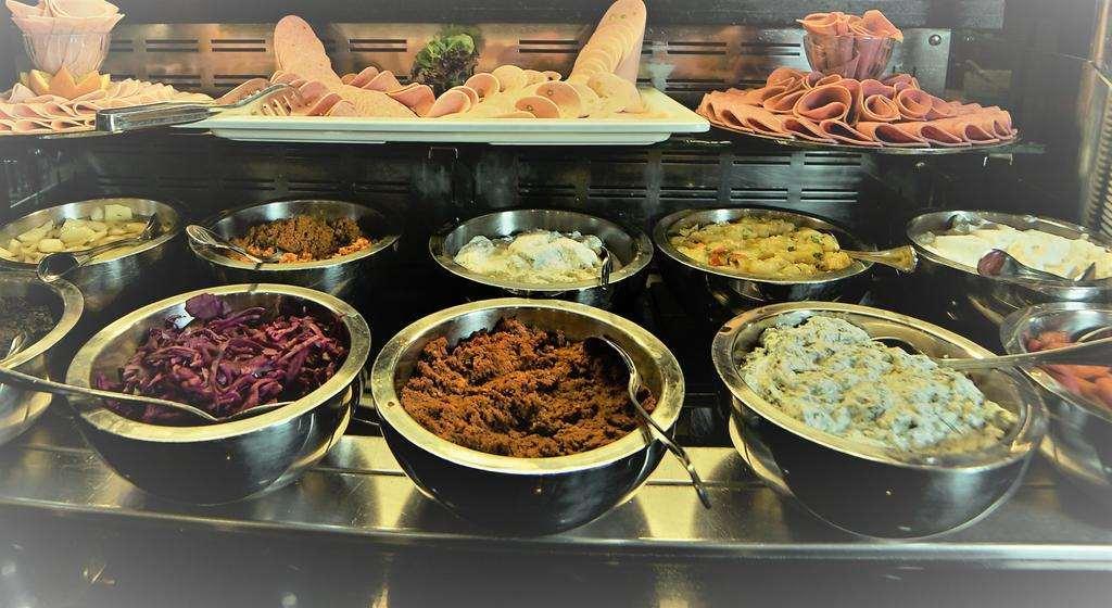 Istanbul Gonen Hotel Extérieur photo A selection of German salads