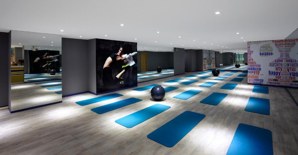 Istanbul Gonen Hotel Extérieur photo The gym at the hotel