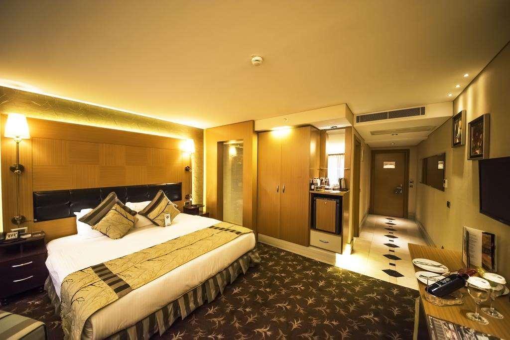 Istanbul Gonen Hotel Extérieur photo A room at the hotel