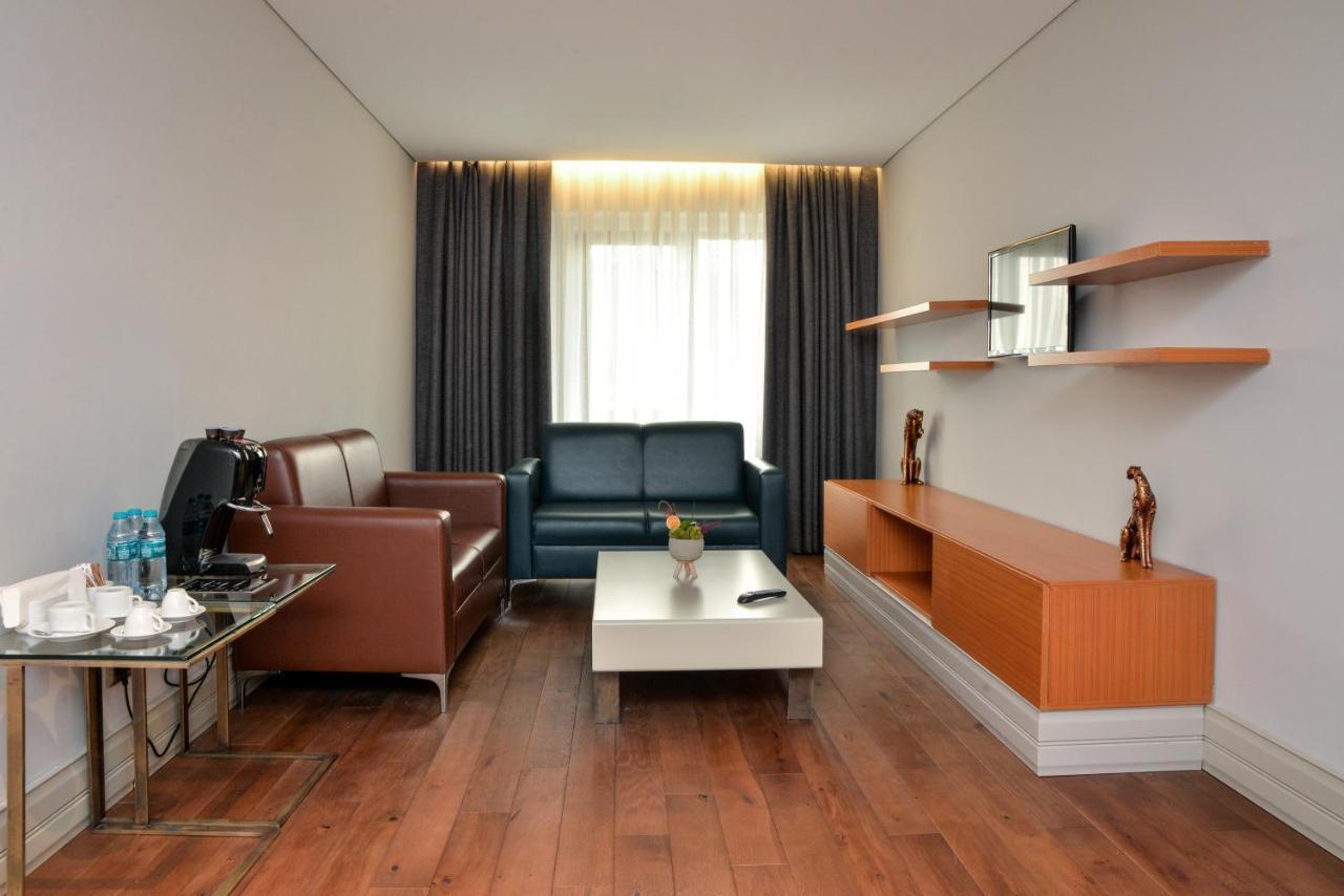 Istanbul Gonen Hotel Extérieur photo A living room in a hotel