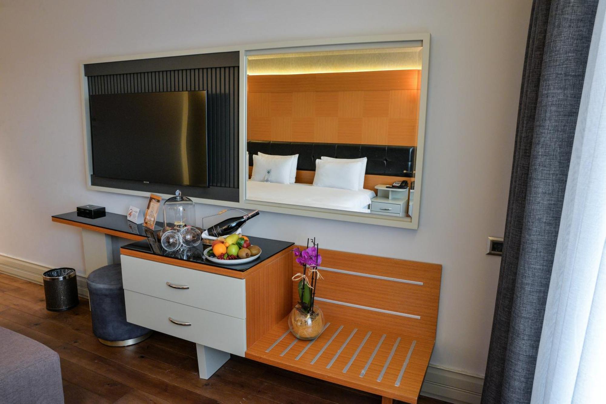 Istanbul Gonen Hotel Extérieur photo A room at the hotel