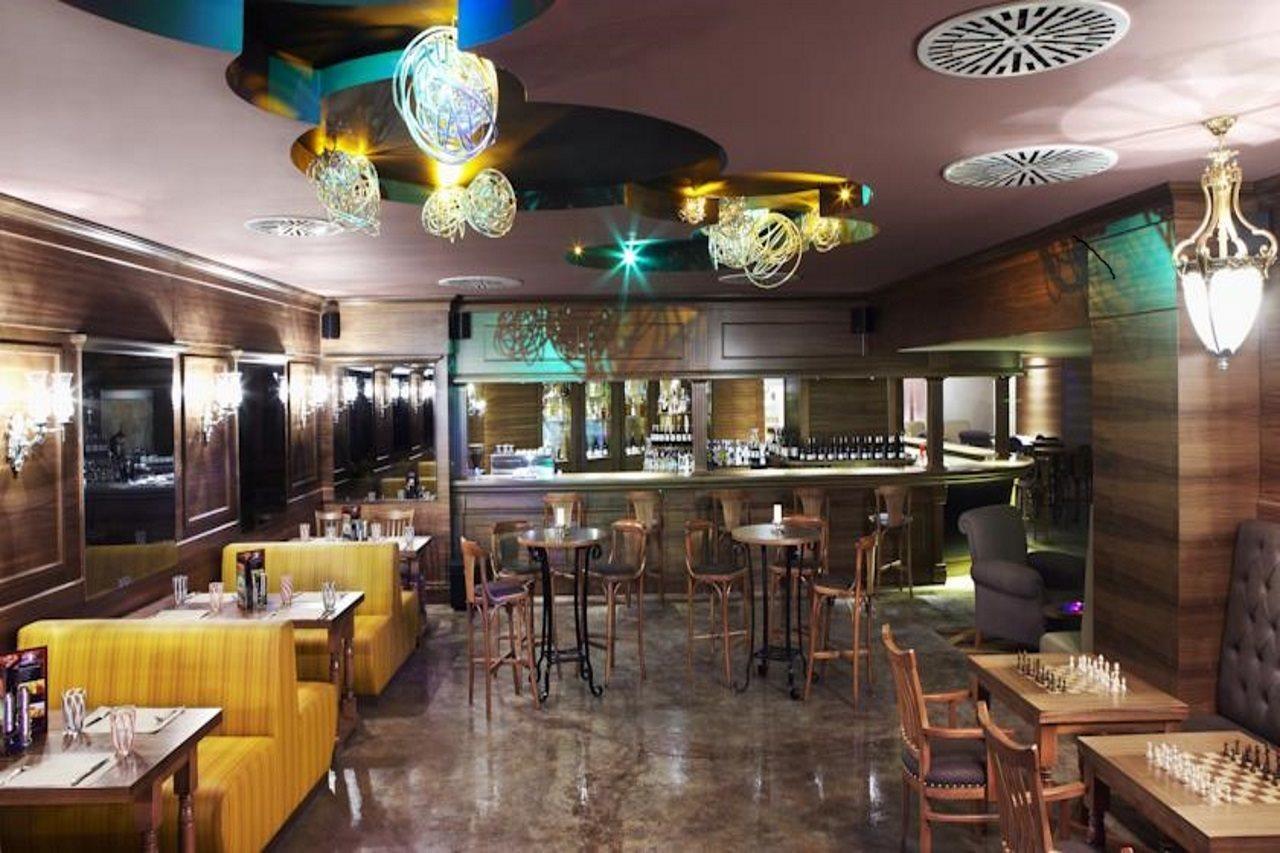 Istanbul Gonen Hotel Extérieur photo The interior of the restaurant