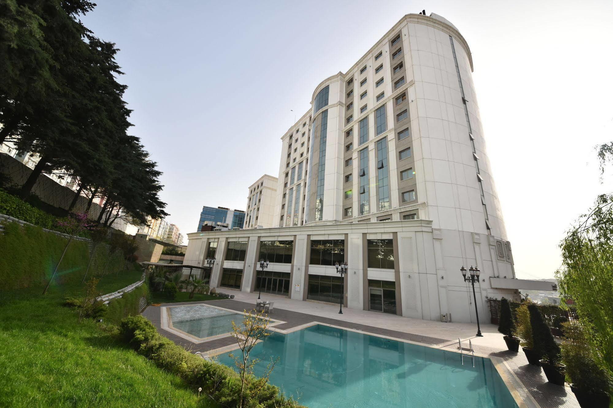 Istanbul Gonen Hotel Extérieur photo The hotel in 2012